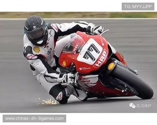 赛车手最后一弯反超轰动全场，巅峰瞬间激荡人心